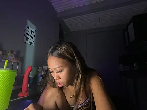 PinayLina18's Live XXX Chat