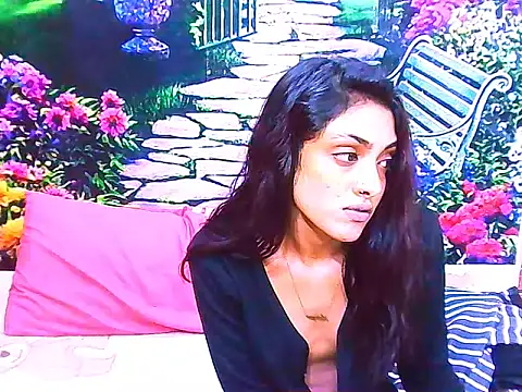 IndianPretty14u2Luv's Live XXX Chat