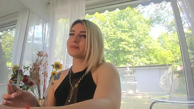 Ella_Vee's Live XXX Chat