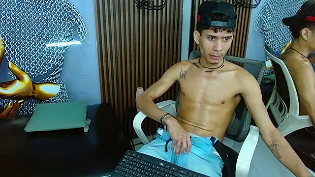 Skinny_cute_Alyer webcam show