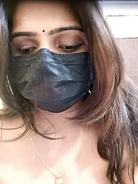 jasmine-21: διαδικτυακό σόου στην κάμερα