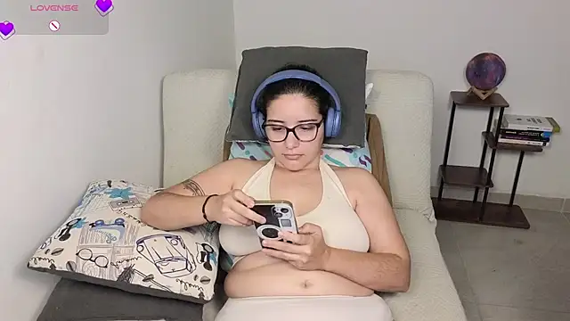 blue__moon_'s Live XXX Chat
