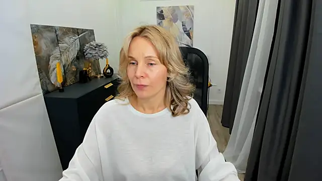 XXX chat uživo modela Sinty_Devis