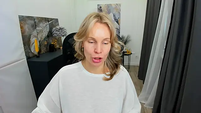 Sinty_Devis Adlı Modelin Canlı XXX Sohbeti