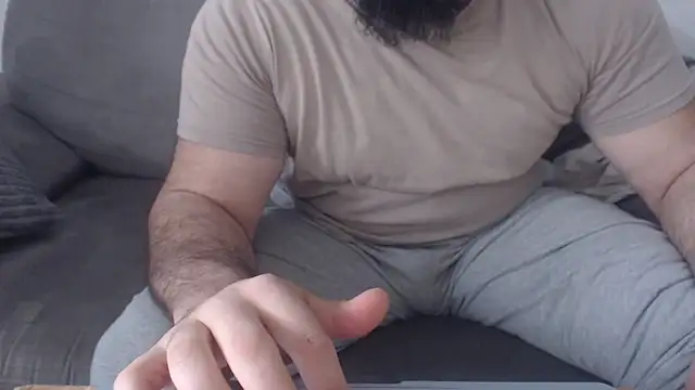 hugemachohandsome Adlı Modelin Canlı XXX Sohbeti