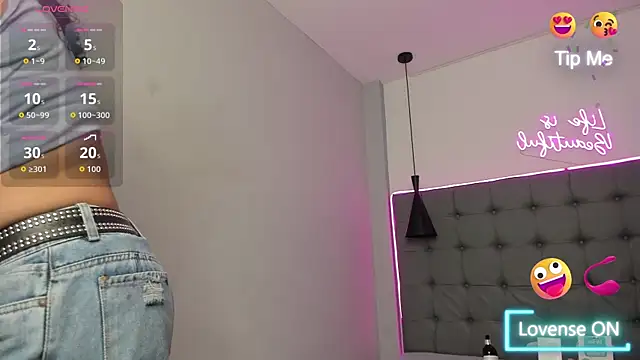 scarletcherry18 Adlı Modelin Canlı XXX Sohbeti