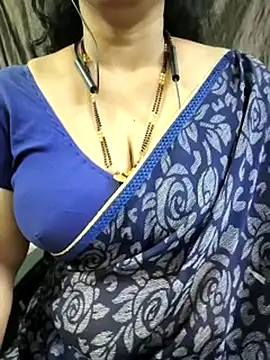 bhuvana_555 élő XXX-chatje