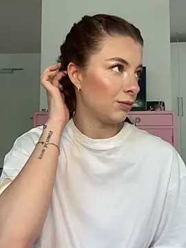 Mia-Minou Adlı Modelin Canlı XXX Sohbeti