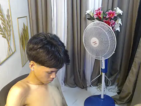 sweetguy_forth Show Webcam