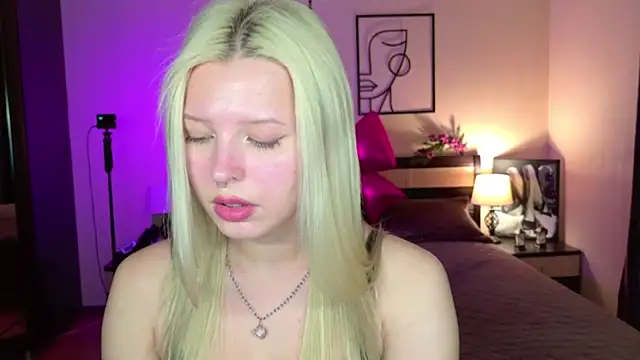 AliceJulyn Live XXX chat