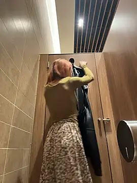 RosieSecretのライブXXXチャット
