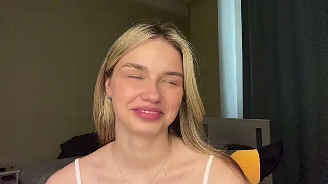 EarthaStinett Adlı Modelin Canlı XXX Sohbeti