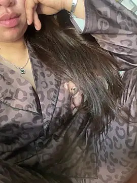Nhung584 webcam show