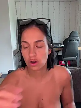 LaPetiteKimn Live XXX chat