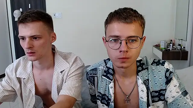 NikiKerryCum webcam show