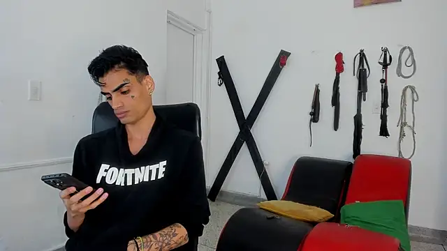 XXX chat uživo modela Gay_Red_Room