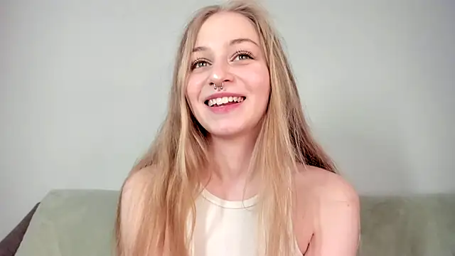 MiaMews' Live XXX Chat