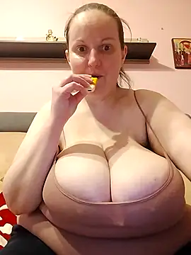 BustyLadyAlma Chat XXX live