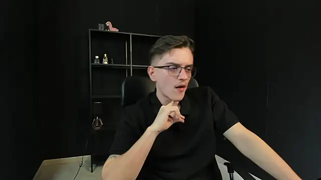 Chat +18 de FelixStarkk ao vivo