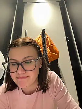 RinaCat Adlı Modelin Canlı XXX Sohbeti