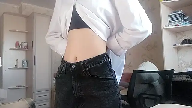 Show modela LowkeyIndigo na web-kameri