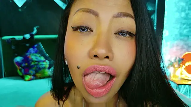 ElyaQuinn's Live XXX Chat