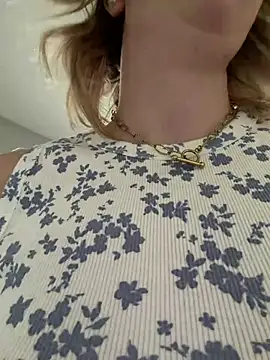 دردشة Giuliana_baby الجنسية المباشرة