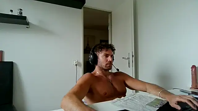 alpha-hunk Adlı Modelin Web Kamerası Şovu