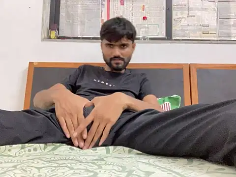 BBC_HORNY_GUJJU: διαδικτυακό σόου στην κάμερα