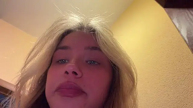 Chat XXX en directo de EarthaStinett