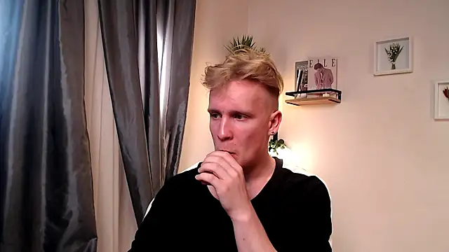 AlexxSweet Adlı Modelin Canlı XXX Sohbeti