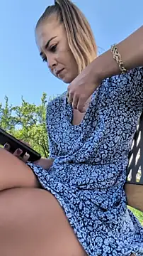 Risky_girl23_'s Webcam Show