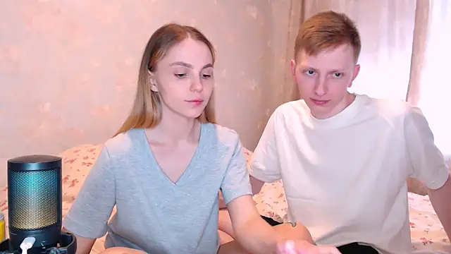 XXX chat uživo modela juliaanddima