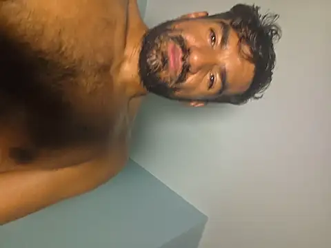piggylatino: διαδικτυακό σόου στην κάμερα