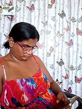 indianstrawberrylips4u élő XXX-chatje