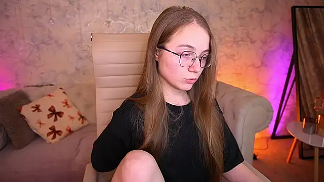 ArrinaWairr's Live XXX Chat