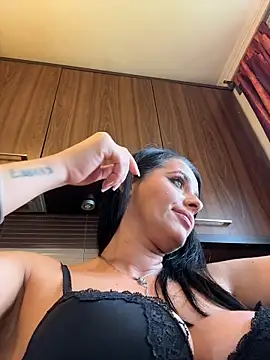 Hotmomcheckk_'s Webcam Show