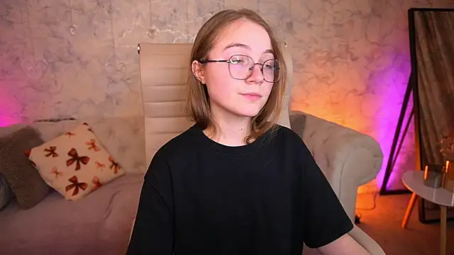 ArrinaWairr's Live XXX Chat