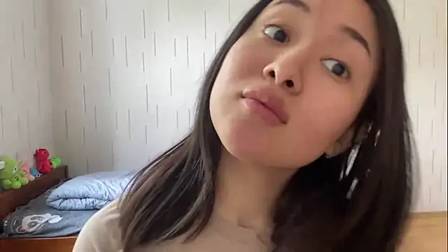 YourMiIa's Live XXX Chat