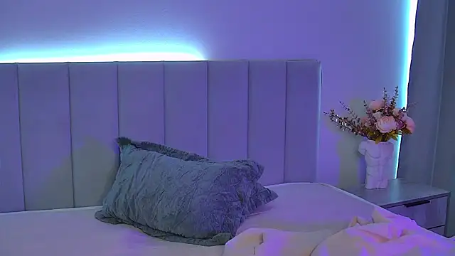 KatieRouge__ Show in webcam