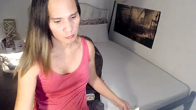 NinaDOM4CUM Show in webcam