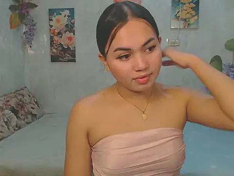 ur_asiankat's Webcam Show
