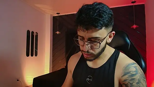 Liam_Kleiin Show in webcam
