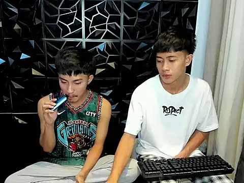 roberthugecock live XXX chat