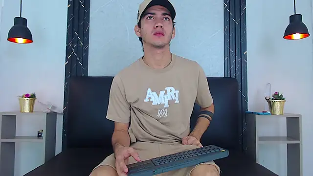 Chat +18 de Feiccer_Castquer ao vivo