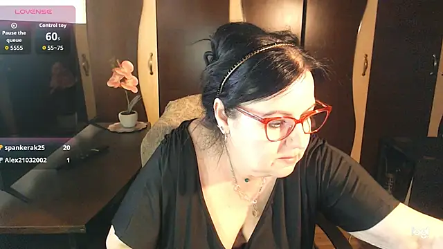 exiMIlf's Live XXX Chat