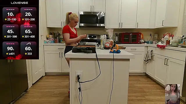 Blondiewithanass' Live XXX Chat