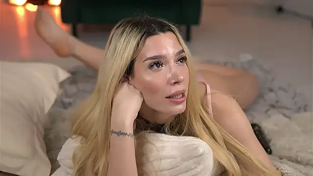 Show modela SvveetLuna na web-kameri