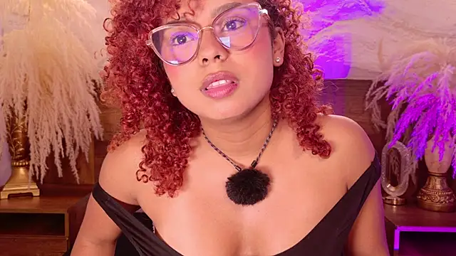 Chat XXX en directo de lara_curly