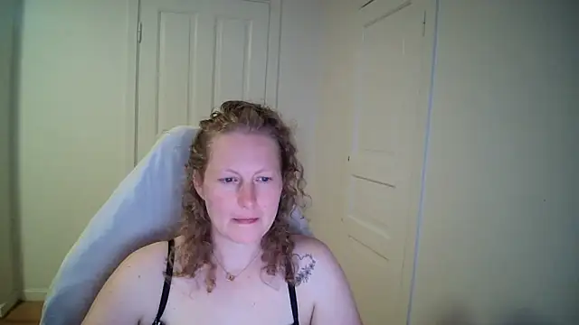 Girlnina-1995 Show Webcam